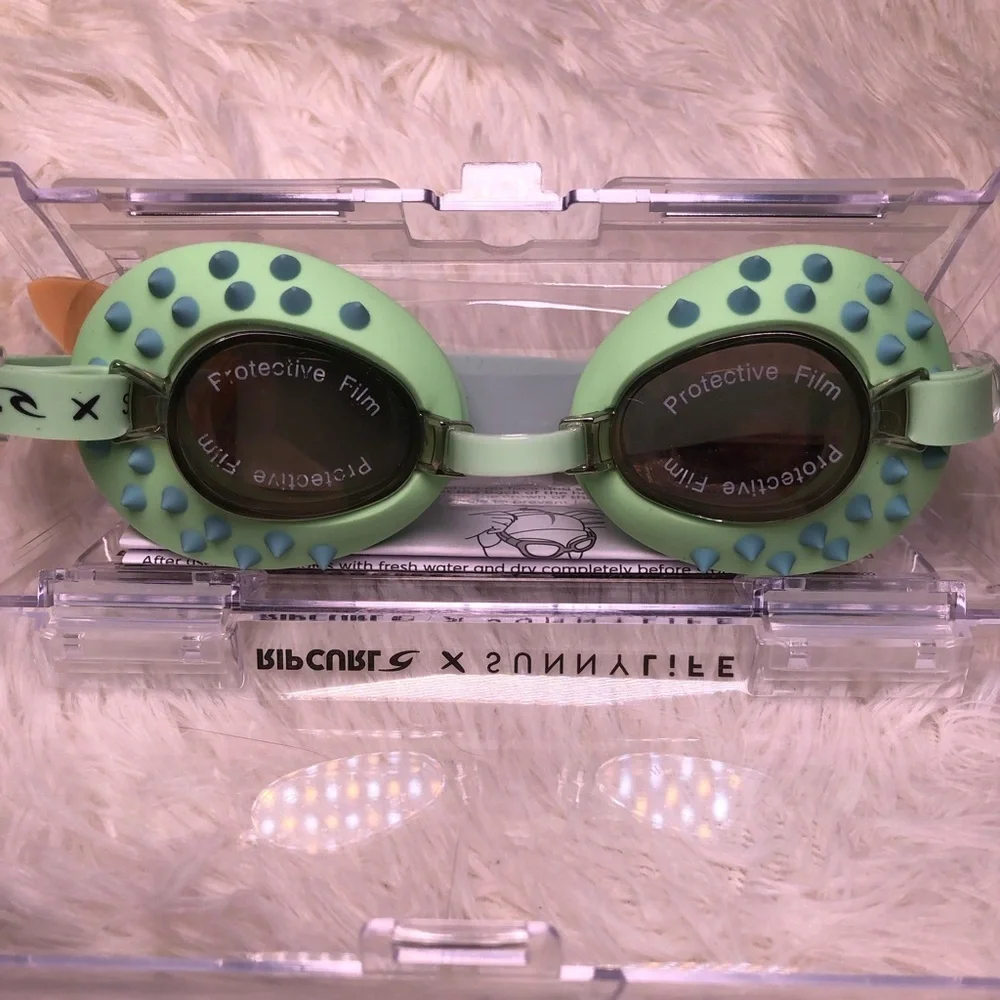 Rip Curl NWT Mint Green Kids Swim Goggles with Turtle Surfing Charm